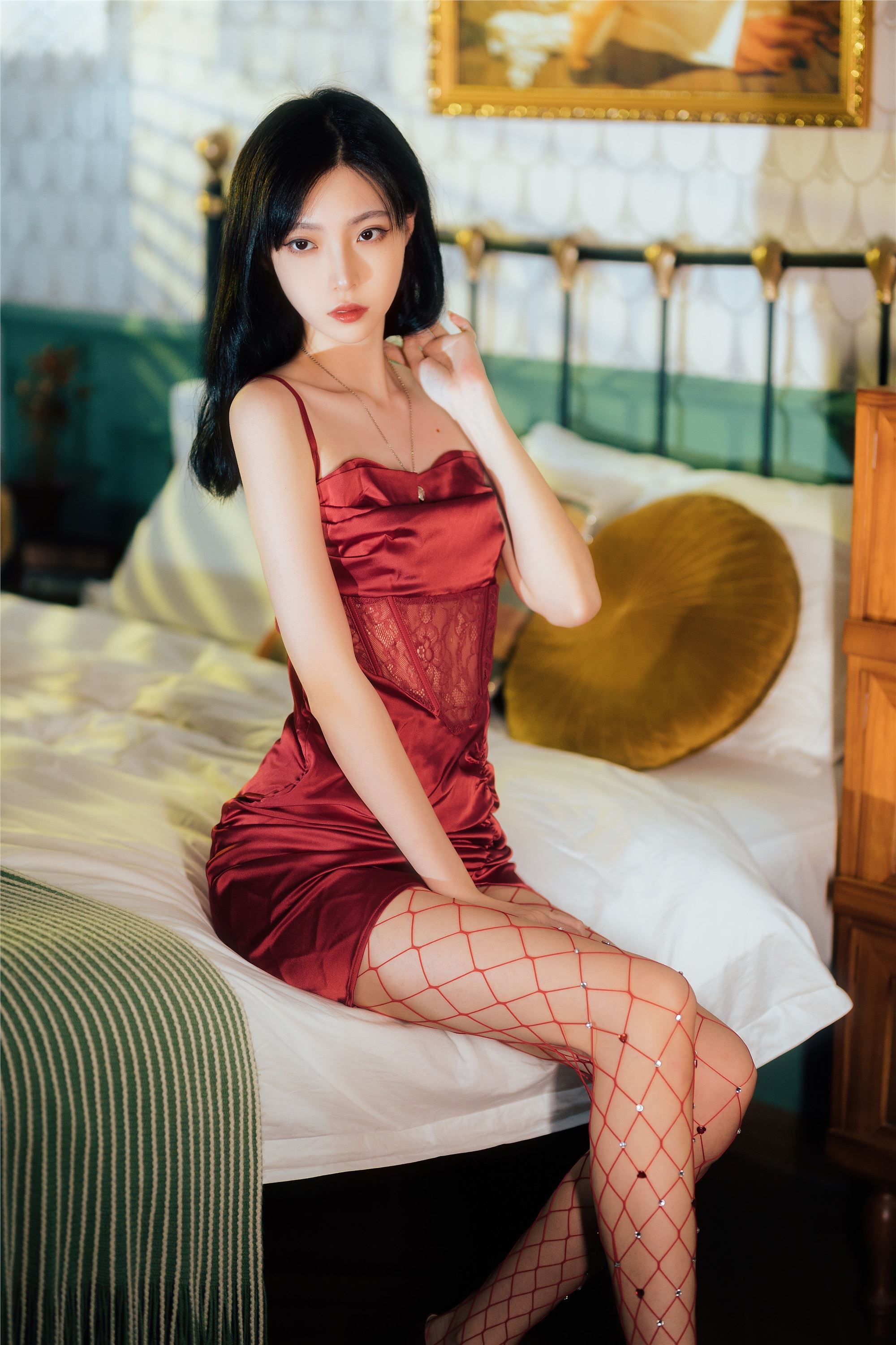 许岚LAN – NO.021 网袜红裙